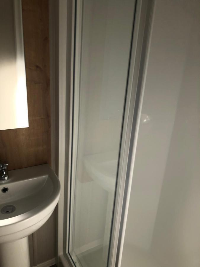 Stylish 3 Bedroom Caravan Near The Beach Волтон-он-те-Нейз Екстер'єр фото
