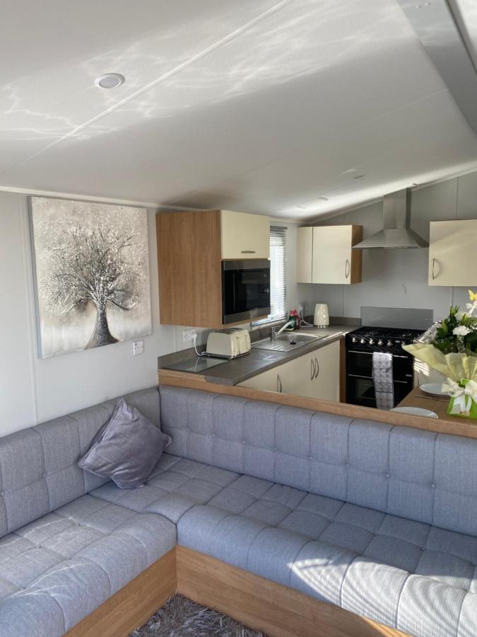 Stylish 3 Bedroom Caravan Near The Beach Волтон-он-те-Нейз Екстер'єр фото